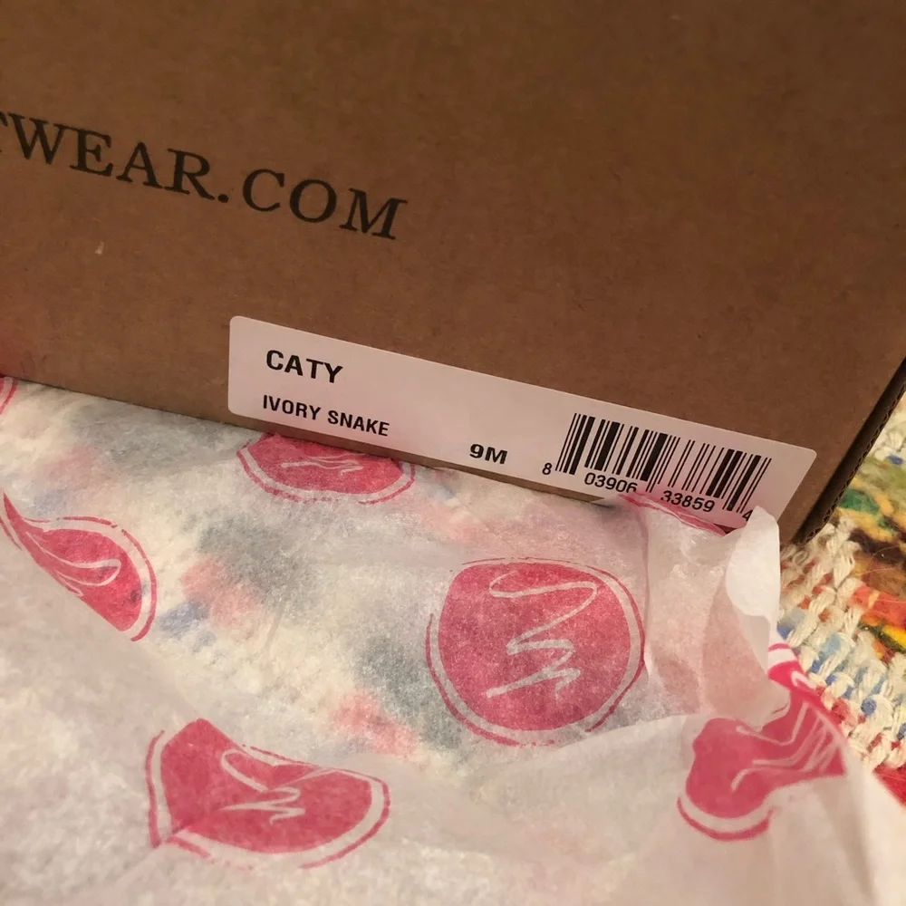 Matisse Cady Ivory Snake Bootie Size 9 worn once - Picture 5 of 7